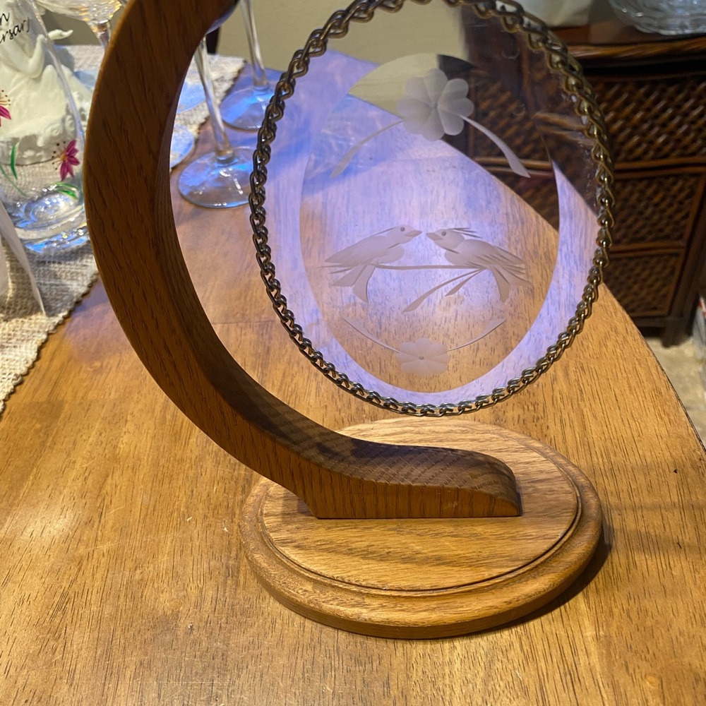 Vintage. FREDA etched beveled glass hummingbird sun catcher 6” x 10” like new